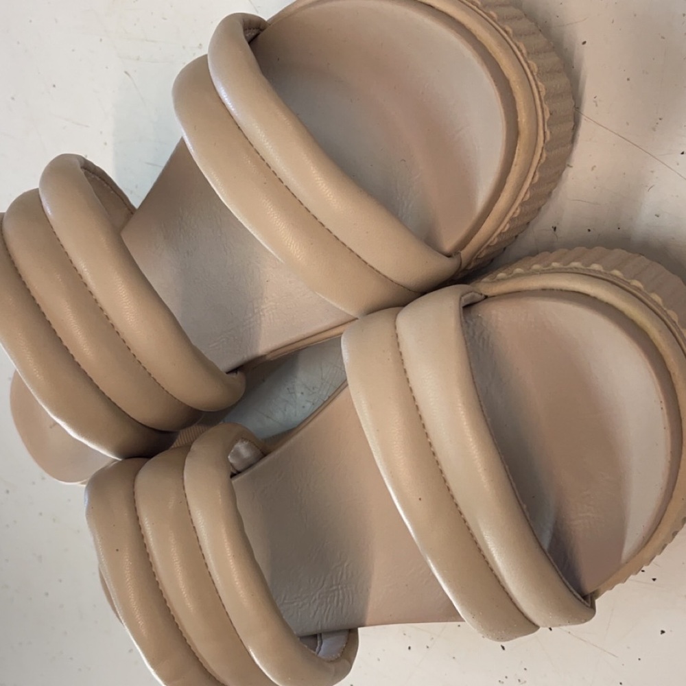 Women’s sandals